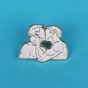 Kissing Pin Badge